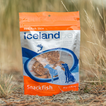 Icelandpet Red fish skin 2025 sfeer - productfoto